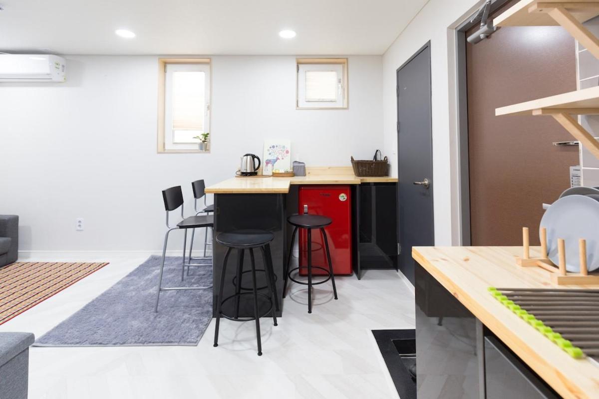 Cozy Near Hongdae Sogang Ewha Apartment Seoul