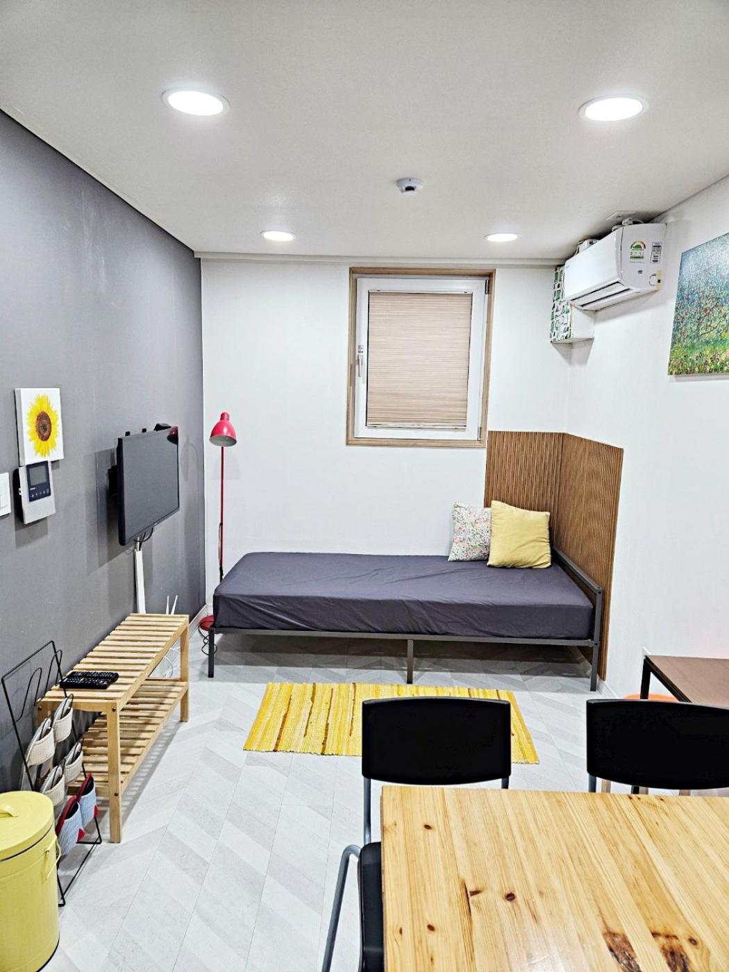 Cozy Near Hongdae Sogang Ewha Apartment Seoul