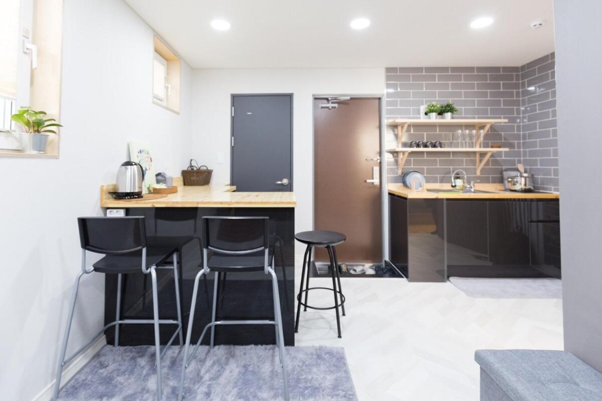 Cozy Near Hongdae Sogang Ewha Apartment