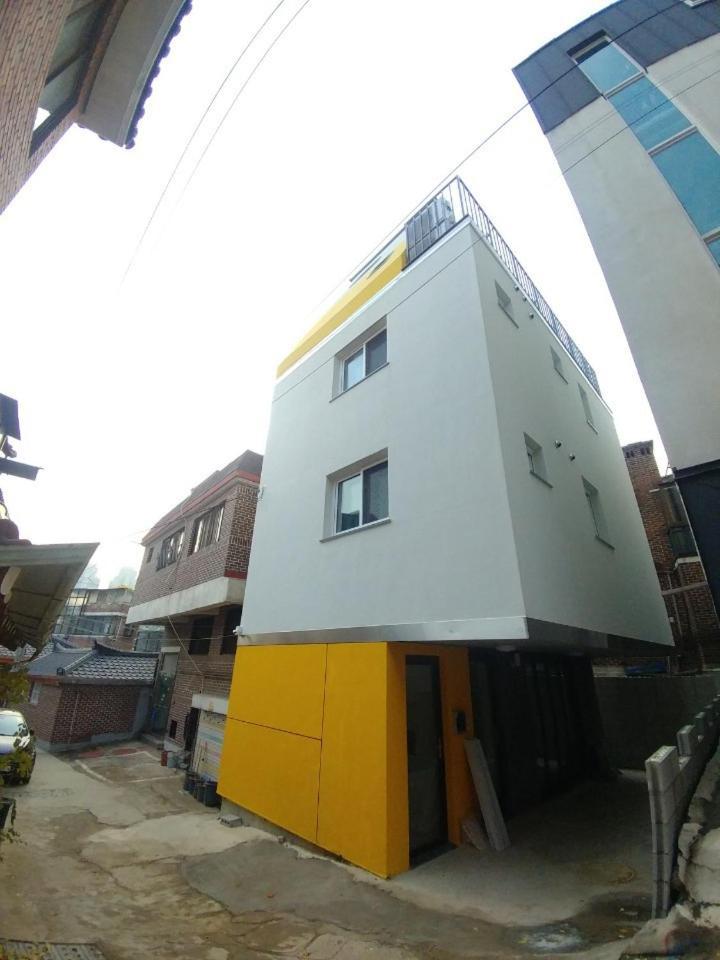 Cozy Near Hongdae Sogang Ewha Apartment *